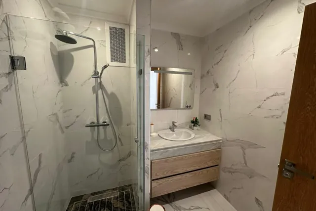 Appartement 100 m² à louer à Tanger – 2 chambres avec garage.