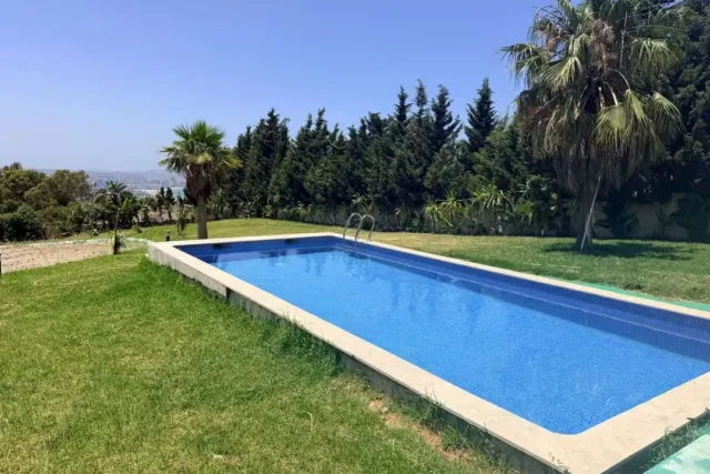 Villa de luxe meublée à vendre à Nouinouiche – Vue mer et piscine privée