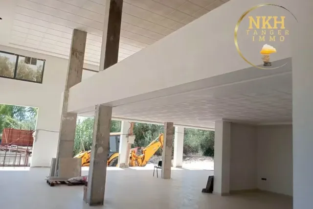 À VENDRE – ENSEMBLE COMMERCIAL & PROFESSIONNEL