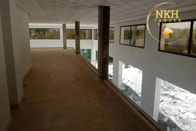 À VENDRE – ENSEMBLE COMMERCIAL & PROFESSIONNEL