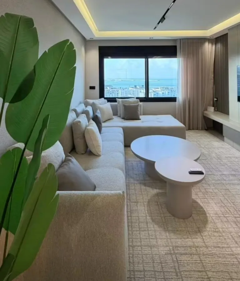 Appartement de 110 m&sup2; &agrave; louer &agrave; Tanger &ndash; 2 chambres, cuisine &eacute;quip&eacute;e et garage