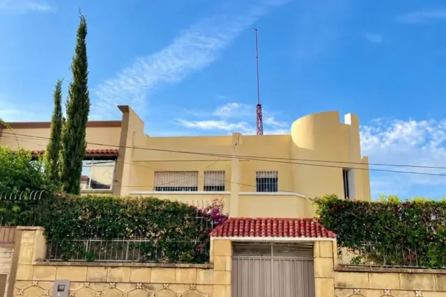 Villa jumelée à vendre à Tanger – 465 m² de terrain, jardin, terrasse et garage