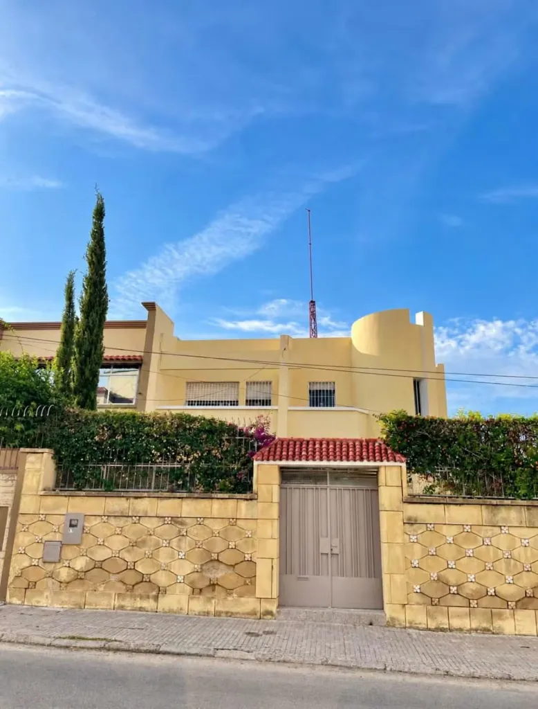Villa jumel&eacute;e &agrave; vendre &agrave; Tanger &ndash; 465 m&sup2; de terrain, jardin, terrasse et garage | فيلا jumel&eacute;e للبيع طنجة &ndash; 465 m&sup2; أرض, حديقة, شرفة مرآب