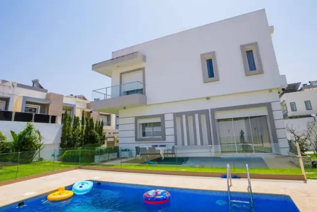 Villa de luxe à vendre à El Balia piscine chauffée, jardin et 3 façades