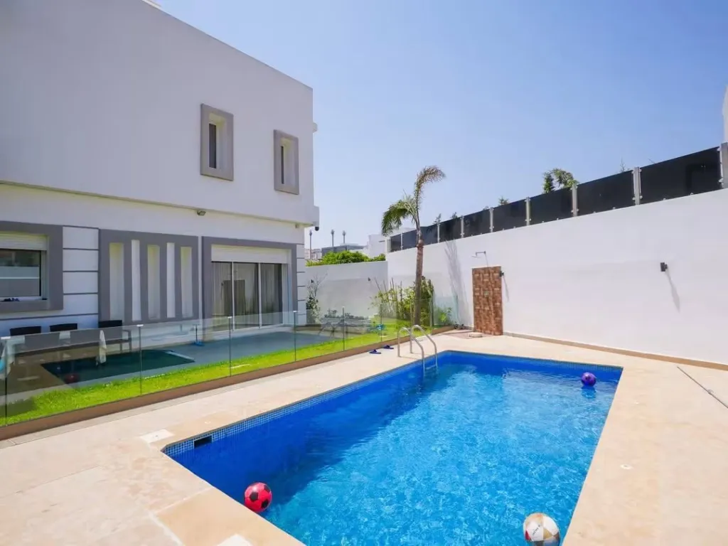 Villa de luxe à vendre à El Balia piscine chauffée, jardin et 3 façades | فيلا فاخر للبيع el balia مسبح chauffée, حديقة 3 façades