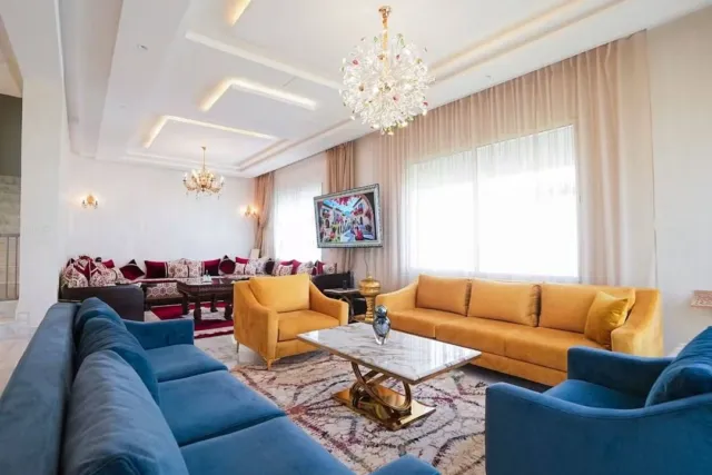Villa de luxe à vendre à El Balia piscine chauffée, jardin et 3 façades