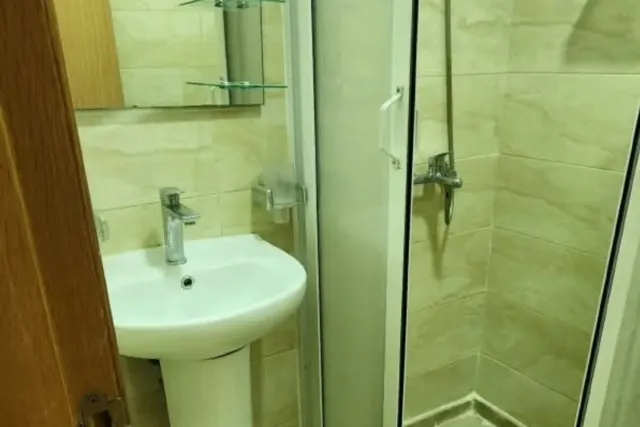 Appartement Meublé à Louer – Complexe Les Fleurs (En face du Grand Stade