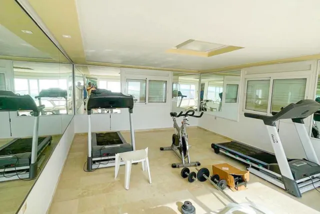 Villa de Luxe Vue Sur Mer avec Piscine Privée & Gym à Louer – Achakar